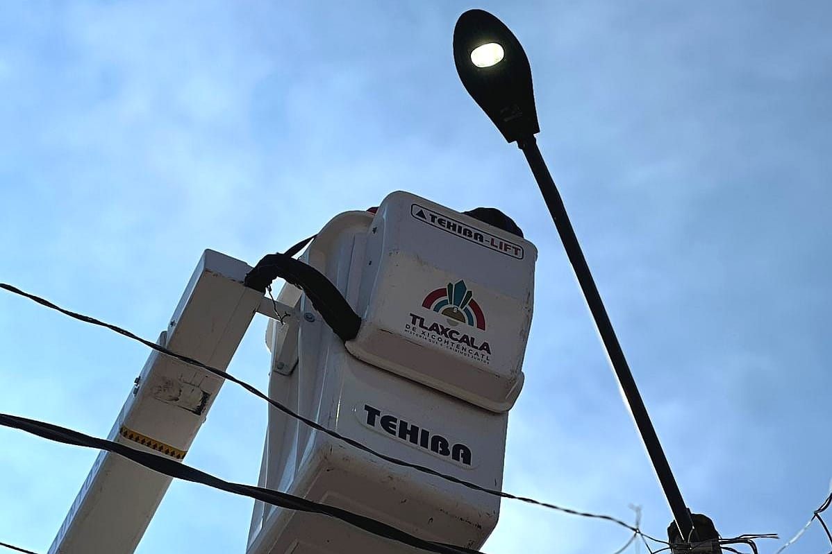 Con jornada de mantenimiento, vuelve la luz en calles de Tepehitec